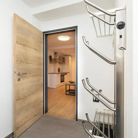 Apartament Souterrain 333 *